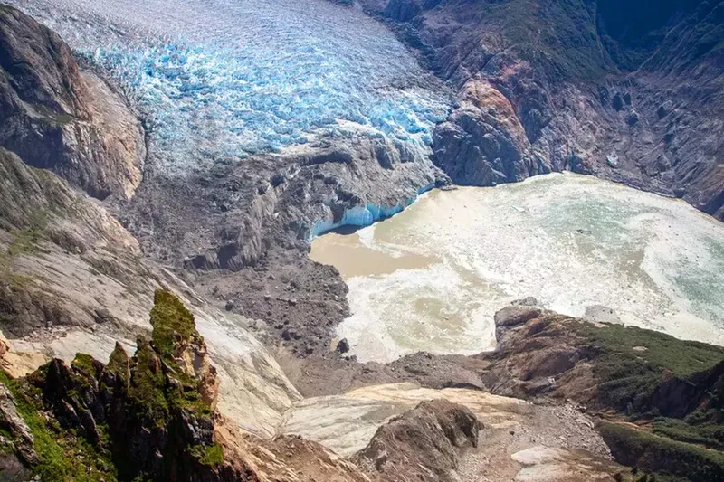 El turismo de Instagram se ha obsesionado con glaciares y auroras boreales. Un tsunami más grande que la Torre Eiffel invita a darle una vuelta a la idea