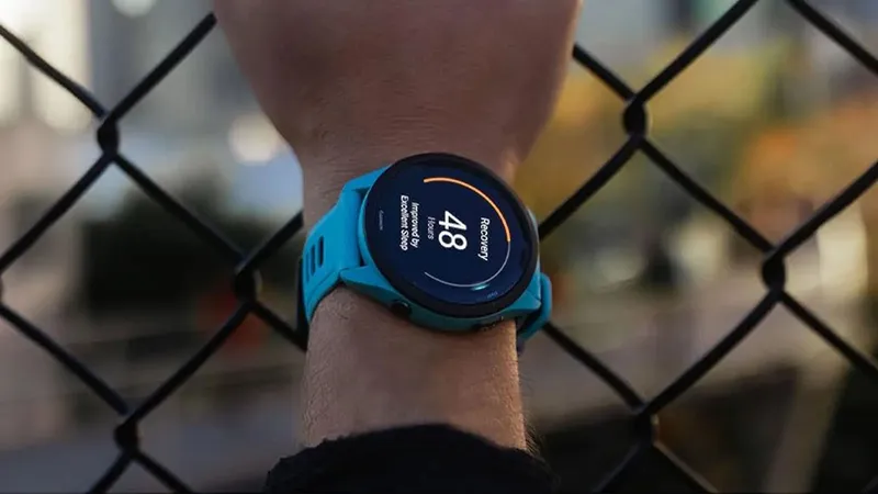Garmin tiene un gran smartwatch con una batería de 13 días, pantalla AMOLED y GPS con más de 150 euros de rebaja