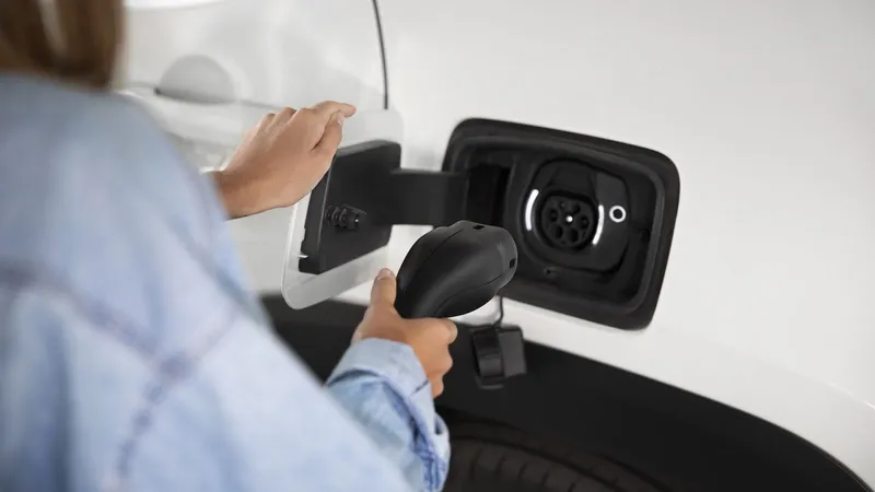 El municipio de Madrid que permite cargar tu coche eléctrico totalmente gratis: solo hasta el 17 de mayo