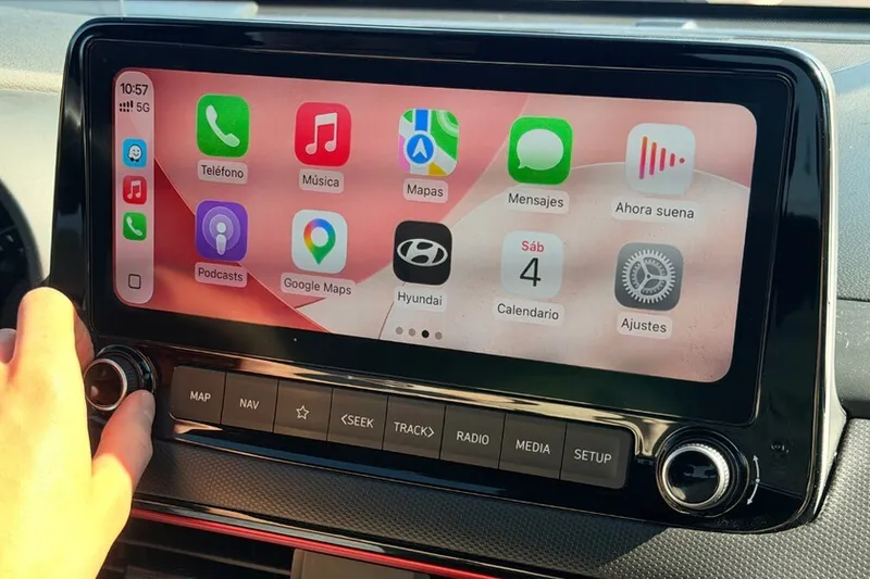 CarPlay se ha vuelto un poco más espabilado: tres novedades que le sientan de maravilla a nuestro coche