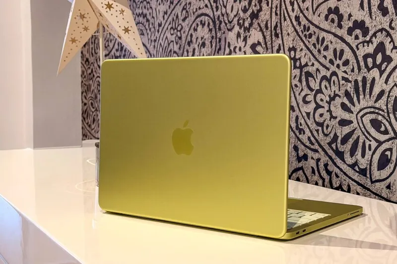 PcComponentes vuelve a lanzar la mejor promo que hemos visto en el MacBook Neo: si lo compras te llevas unos AirPods de regalo