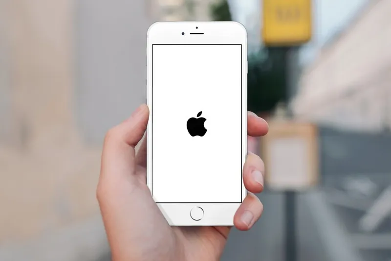 Apple deja sin excusas a quien tenga un iPhone antiguo. Hasta los modelos con 11 años pueden ya actualizar (y es importante)