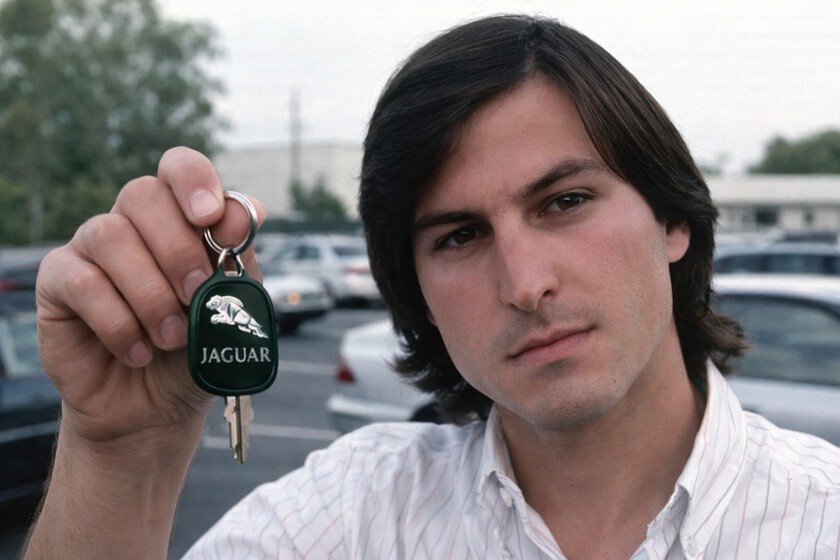 La secretaria de Steve Jobs llegó tarde al trabajo porque su coche no arrancaba, así que él le dio las llaves de un Jaguar nuevo diciéndole: "Toma, nunca más llegues tarde"