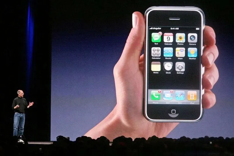 El método que usó Steve Jobs para crear el iPhone se basó en una regla muy sencilla