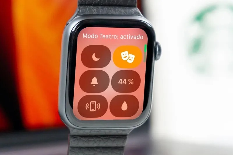 Harto de cargar cada día el Apple Watch, he visto un método que inventó la propia Apple: el modo teatro