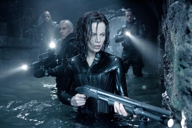Kate Beckinsale sustituye a Milla Jovovich y protagonizará el cierre de una saga de casi 60 años esencial para comprender el cine de terror moderno