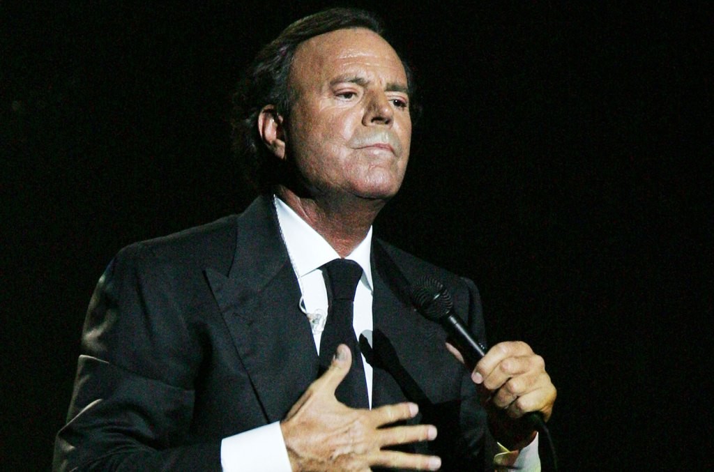 Julio Iglesias responde a acusaciones: ‘Niego haber abusado, coaccionado o faltado el respeto a ninguna mujer’