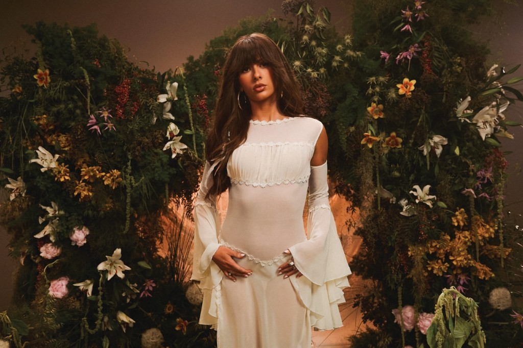 ‘Choosin’ Texas’ de Ella Langley regresa al No. 1 del Billboard Hot 100