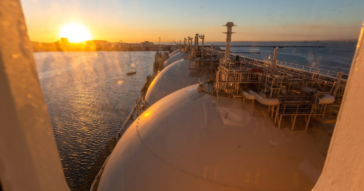 Los 3 desafíos de YPF para avanzar en proyecto de GNL tras firmar con un gigante árabe