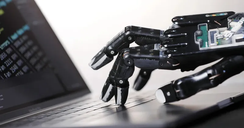 Inteligencia artificial aún no tiene impacto fuerte en productividad, según Oxford Economics