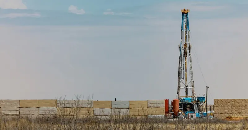 El futuro del petróleo en Colombia: Cepeda, De la Espriella y Valencia con planes antagónicos