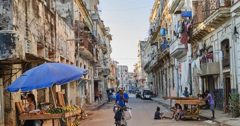 Los pequeños negocios de Cuba podrían ser la solución para la isla tras escasez de petróleo