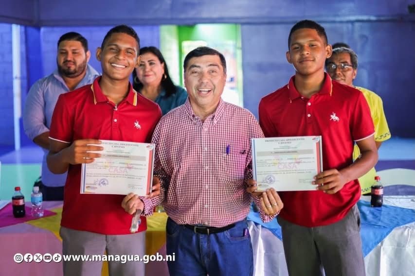 Jóvenes culminan cursos técnicos y se preparan para emprender