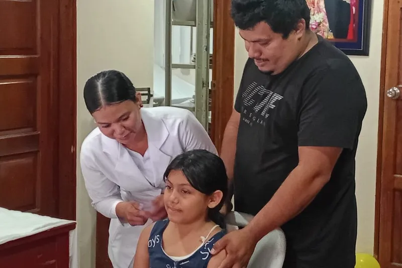 Refuerzan vacunación contra el VPH en barrios del Distrito 5