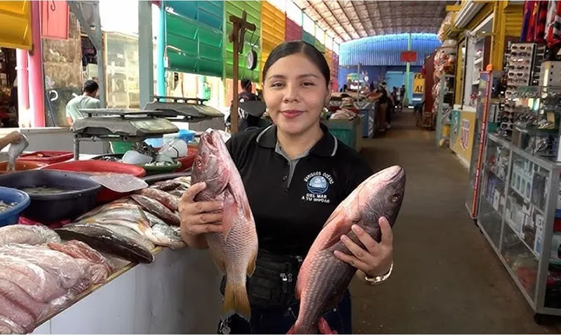 Comerciantes del Israel Lewites reportan buenas ventas de mariscos este fin de semana