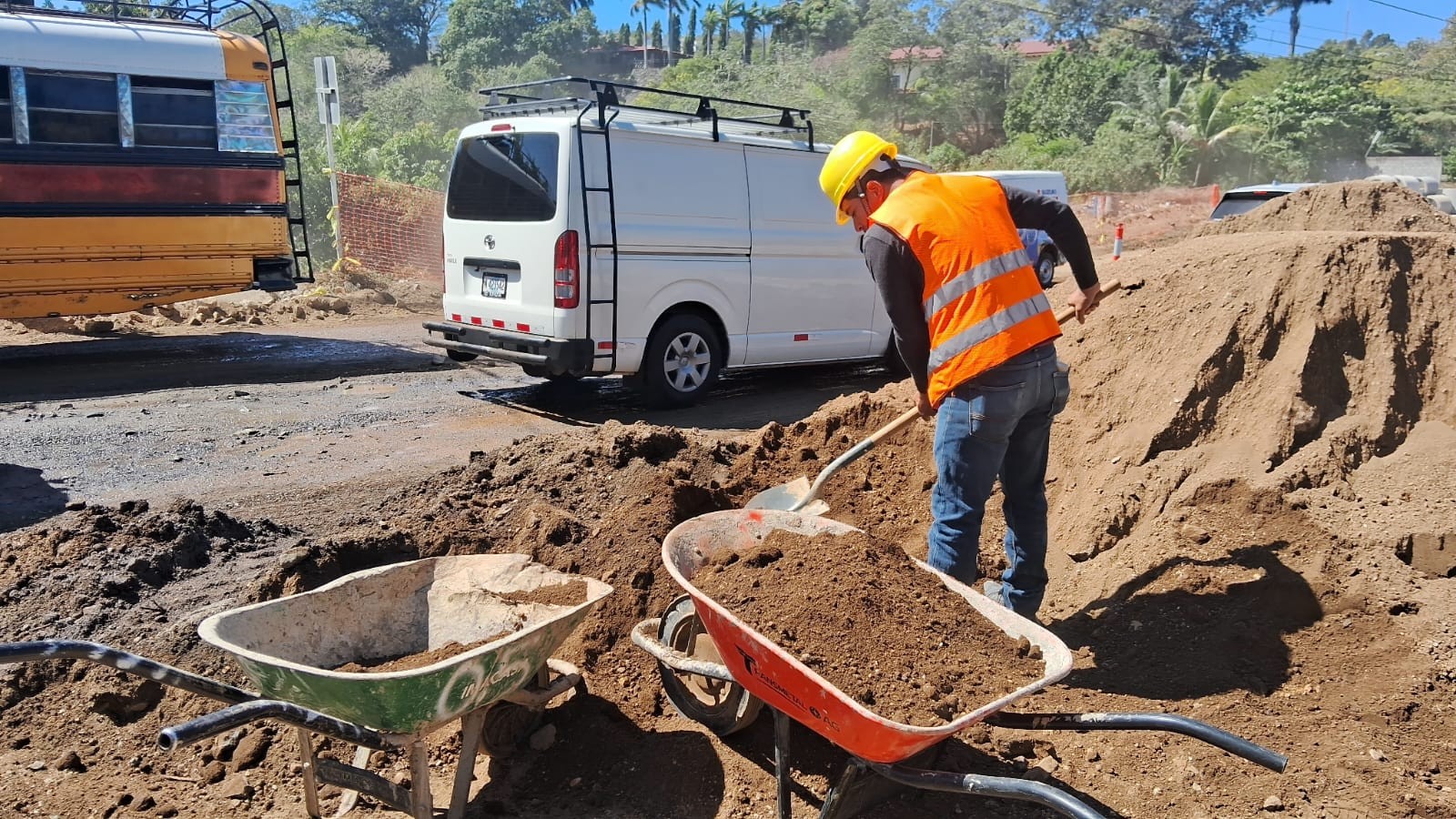 Conductores celebran avance de rotonda y paso a desnivel en carretera vieja a León
