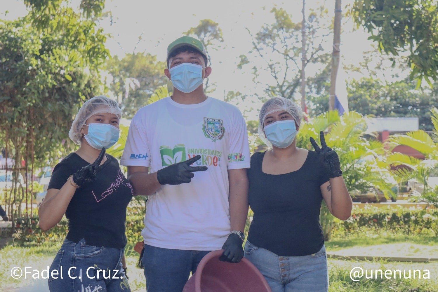 UNEN recibe a estudiantes de la Agraria con más de 20 peroles de sopa