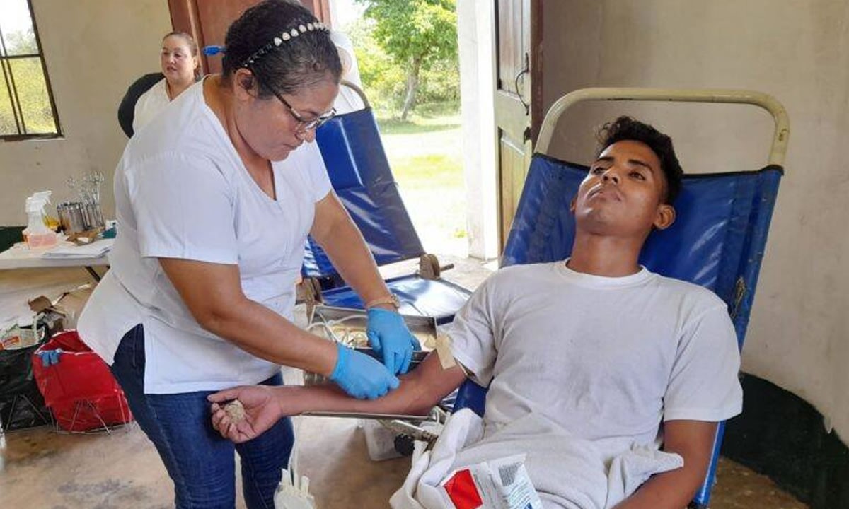 Médicos promueven donación de sangre y desmienten mitos