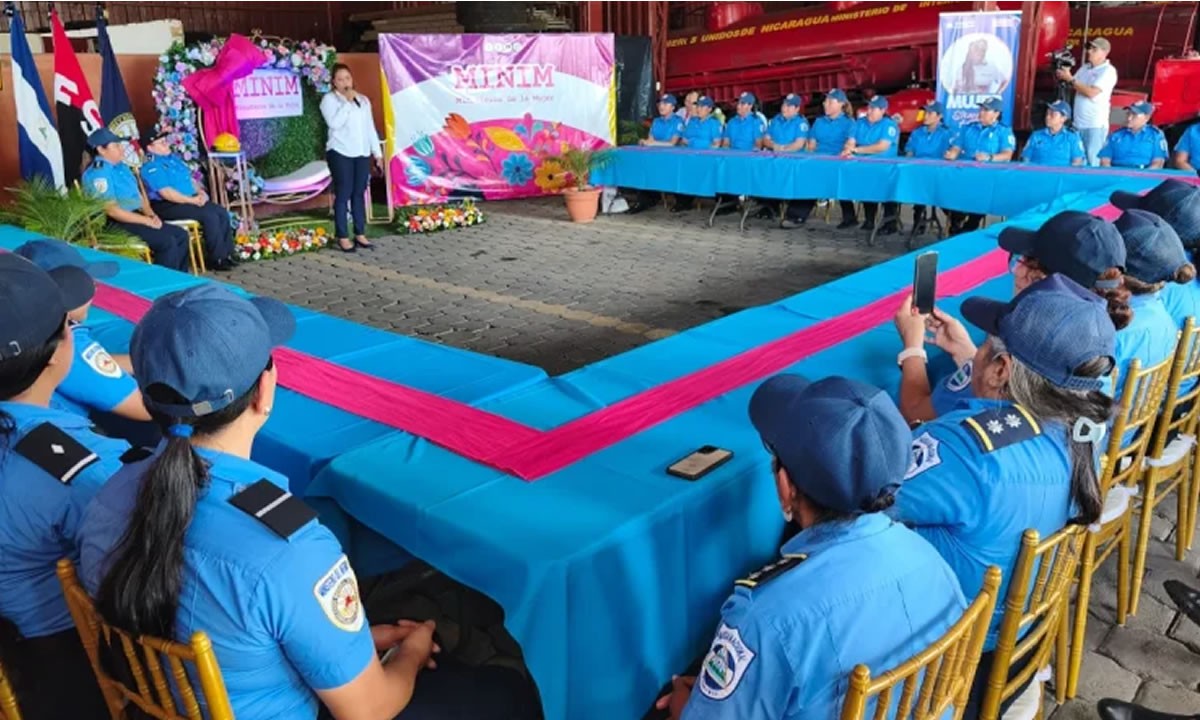Instituciones reconocen labor de bomberas y policías nicas en el Día de la Mujer