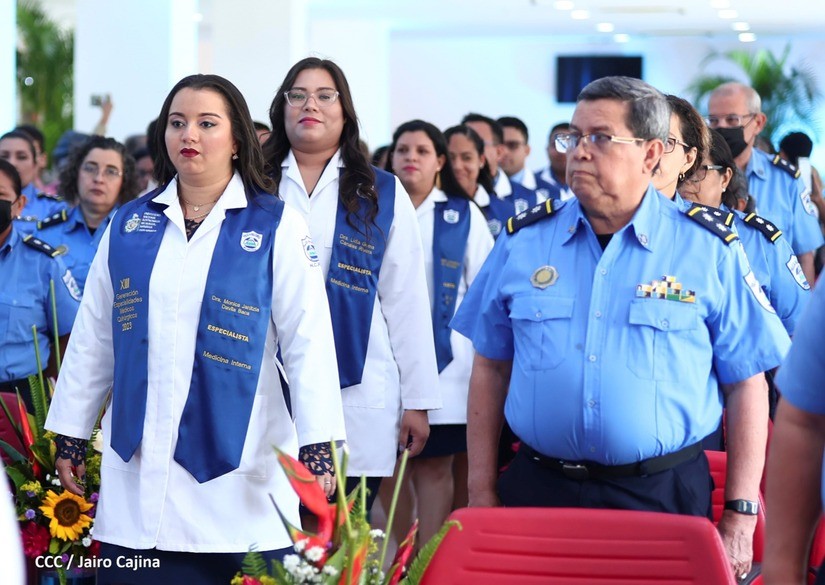 Graduación de 58 médicos honra legado del doctor Julio Briceño Dávila