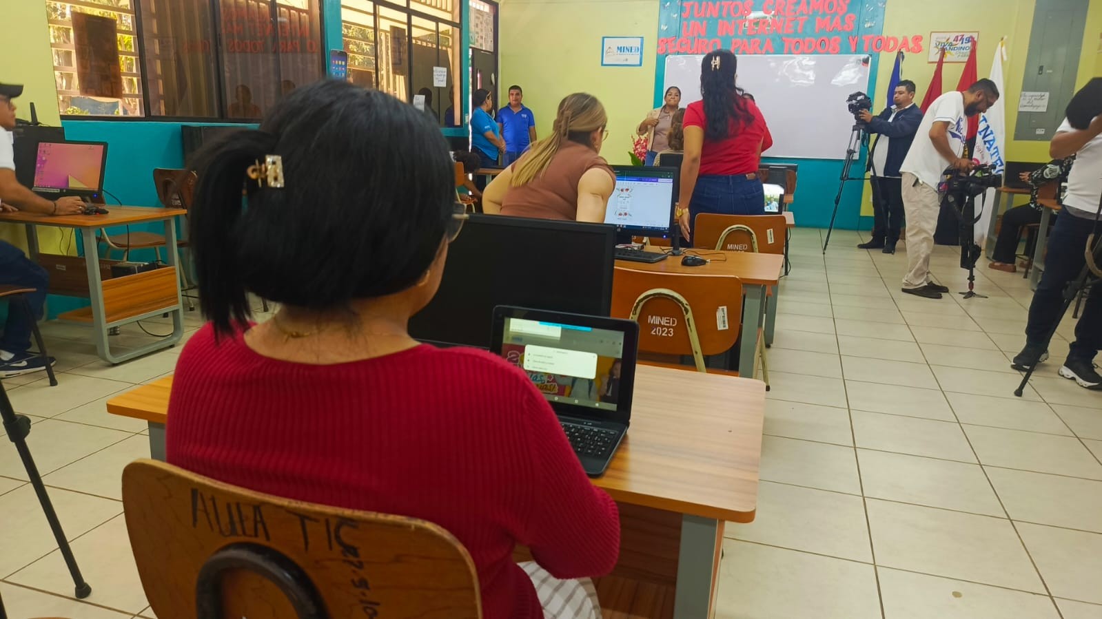 Más de 3 mil maestros se capacitan en herramientas digitales