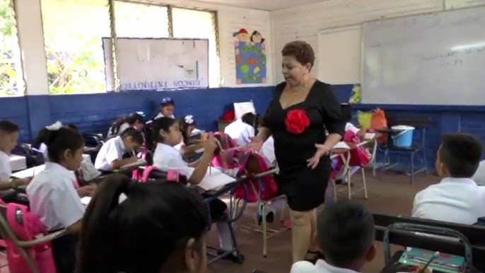 Mined rinde homenaje a maestras de Nicaragua en el día internacional de la mujer