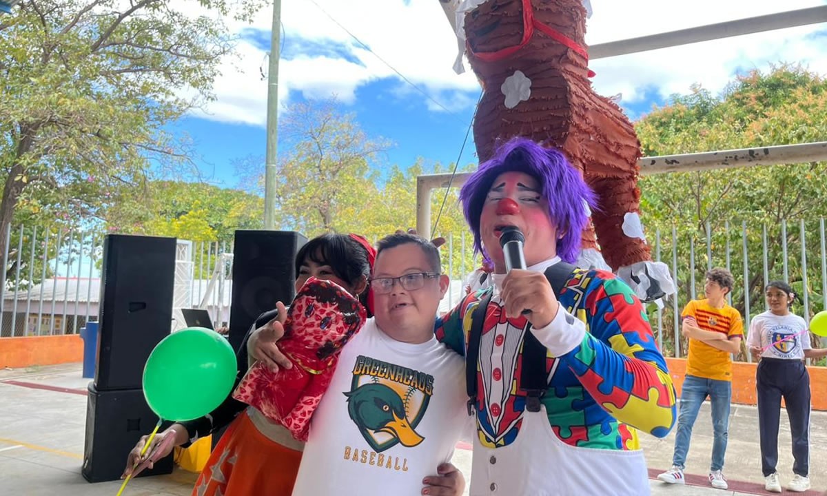 Niños del Colegio Melania Morales participan en jornada de juegos y dinámicas