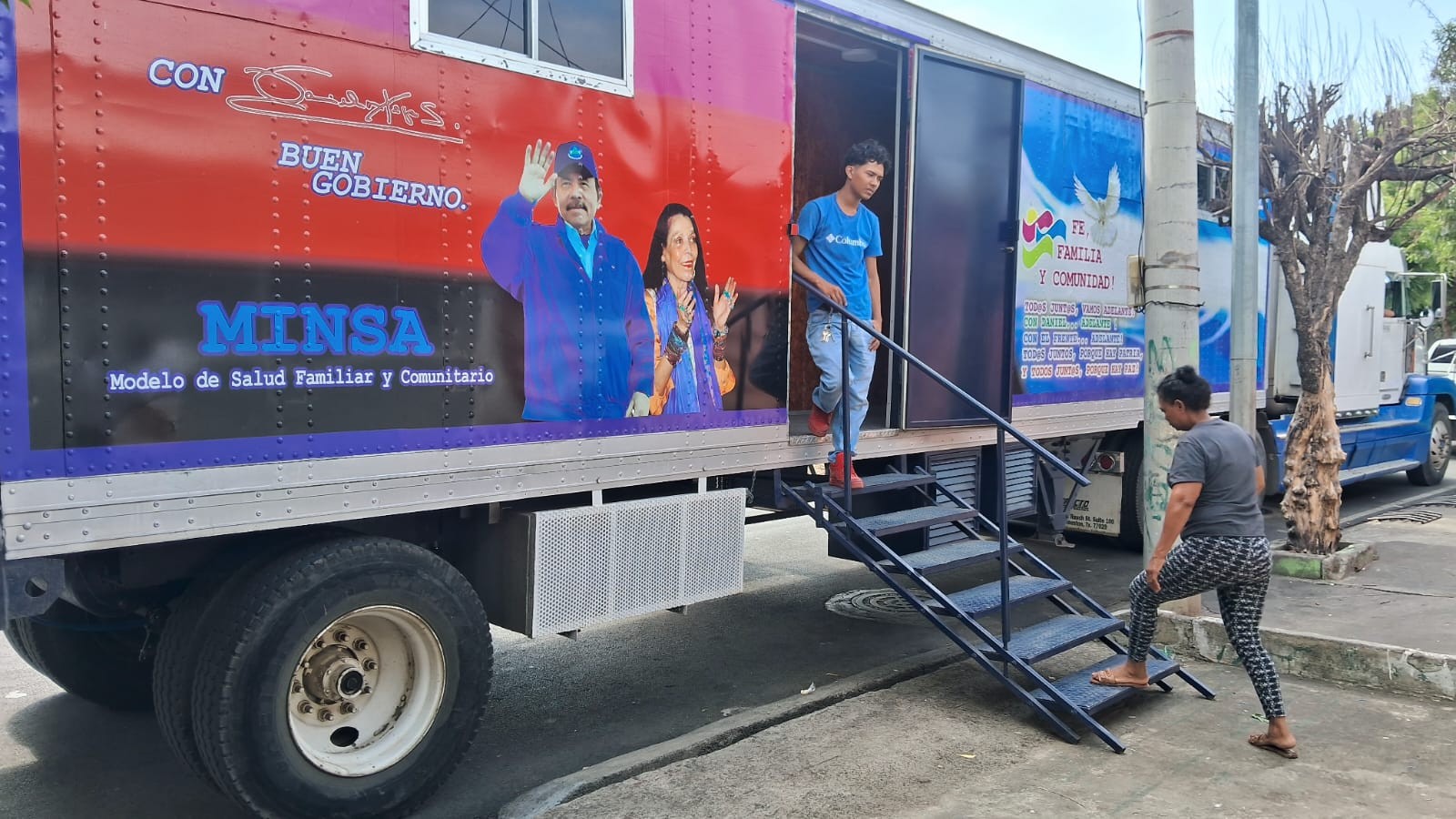 Familias atienden oportunamente su salud en las clínicas móviles