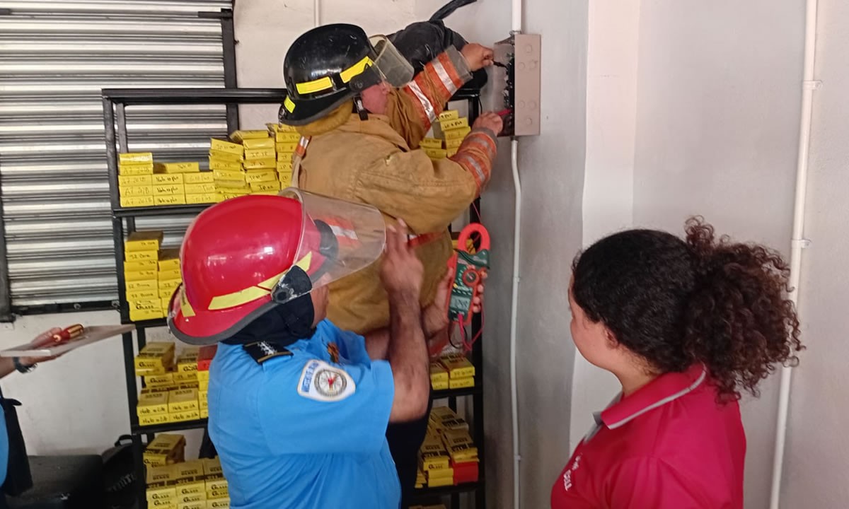 Bomberos Unidos realizan inspección preventiva en Mercado Israel Lewites
