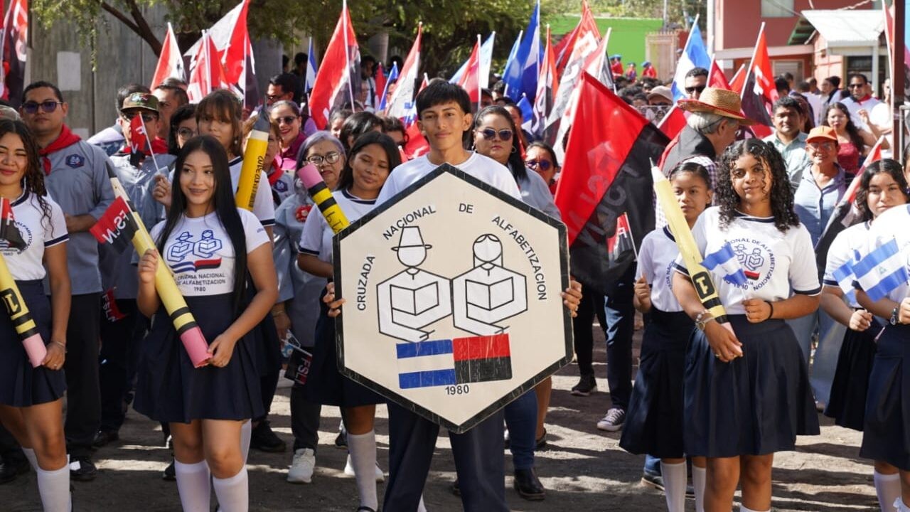 Comunidad educativa celebra Cruzada Nacional de Alfabetización