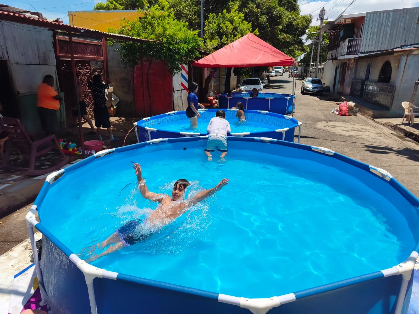 Alegría y convivencia: así viven el verano en Santo Domingo