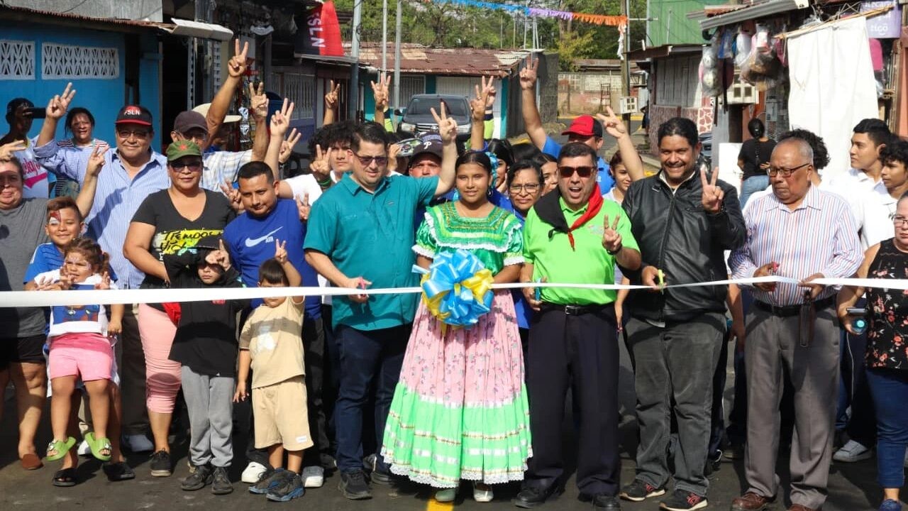 Alcaldía entrega calles recarpeteadas en Selim Shible