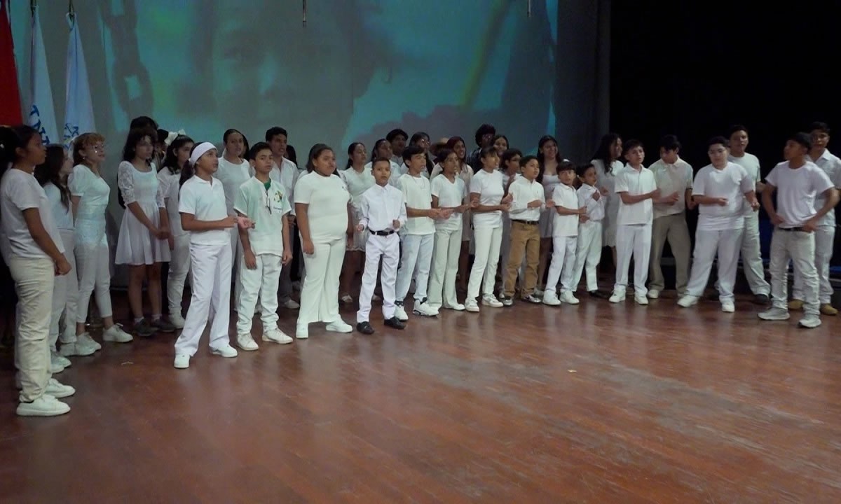 Estudiantes destacan en jornada artística con teatro, música y más