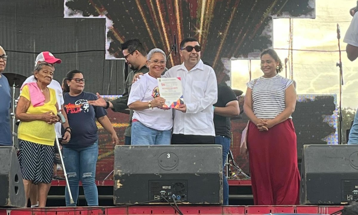 Familias conmemoran el 54 aniversario de la Colonia Primero de Mayo