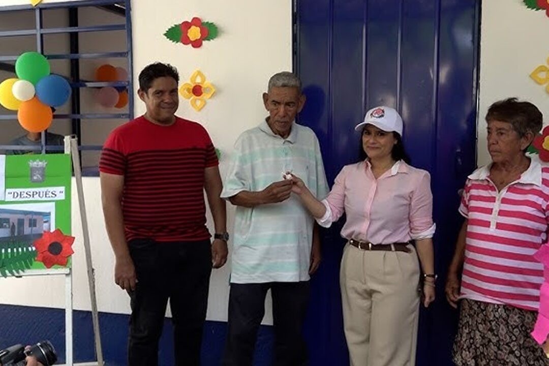 Entregan nueva vivienda a familia afectada por voraz incendio en Managua