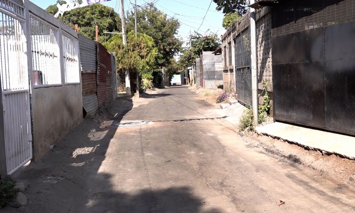 Mejoran la circulación y seguridad vial en el barrio Manolo Morales