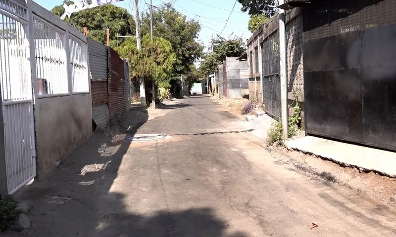 Mejoran la circulación y seguridad vial en el barrio Manolo Morales
