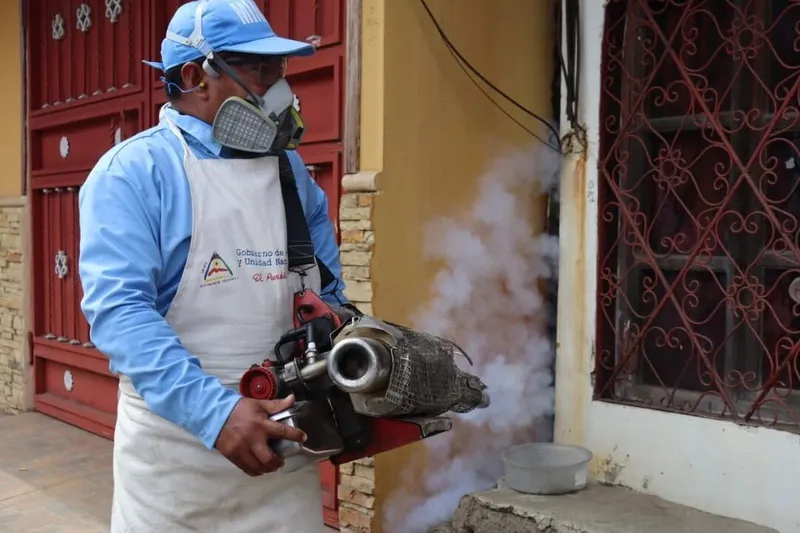 Refuerzan lucha contra el dengue en barrio Rigoberto López Pérez