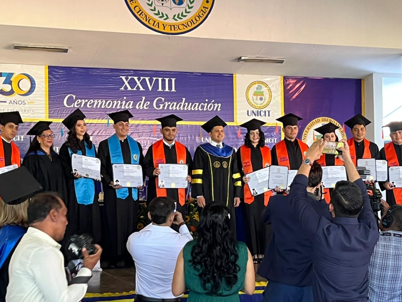 UNICIT celebra su vigésima octava graduación con 215 egresados
