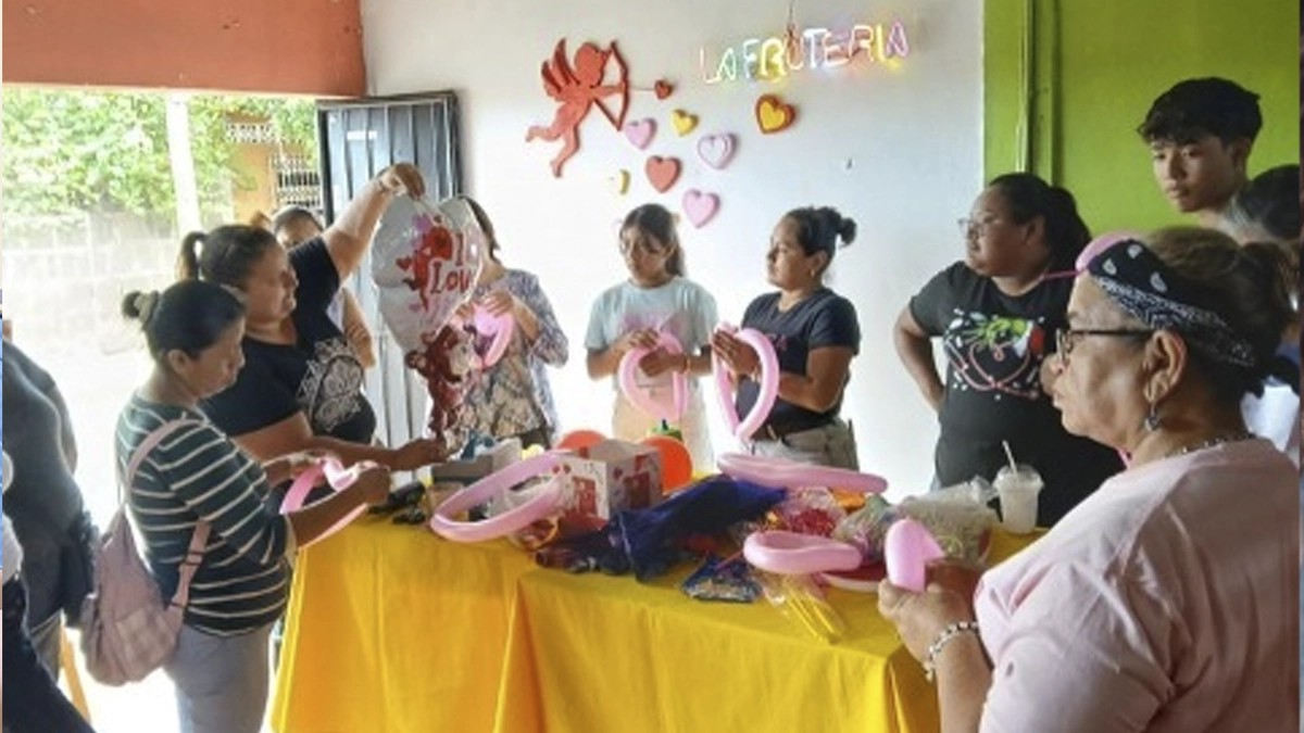 Emprendedores se capacitan sobre decoraciones para el Día del Amor y la Amistad en Nicaragua