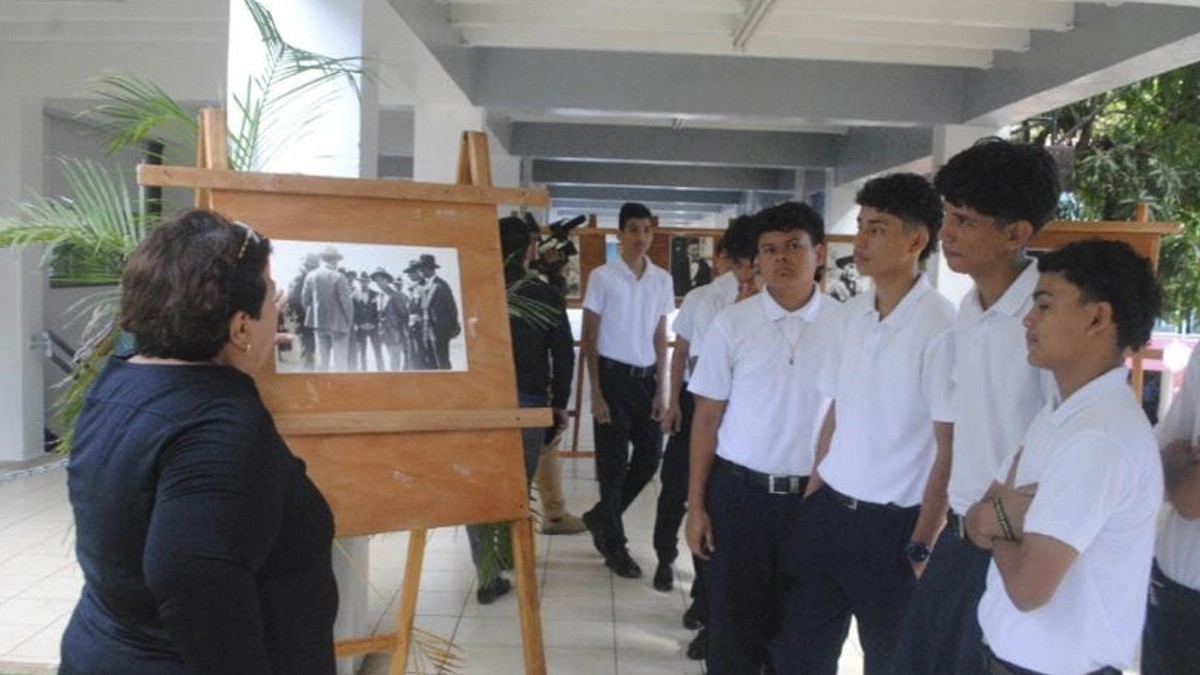 Sistema Educativo Nacional rinde homenaje al General Sandino con jornada académica en Managua