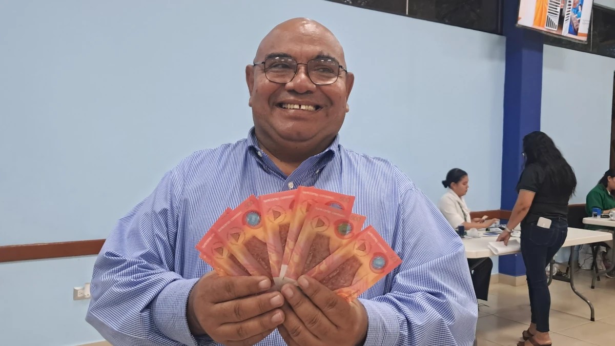 Trabajadores del Ministerio de Educación reciben salario adelantado del mes de marzo