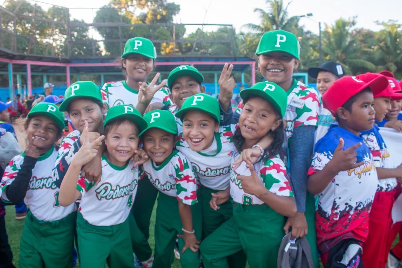 Fortalecen el béisbol infantil con entrega de uniformes en Puerto Cabezas