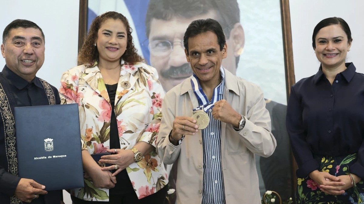 Boxeador mexicano Ricardo “El Finito” López es reconocido con Orden Alexis Argüello en Managua