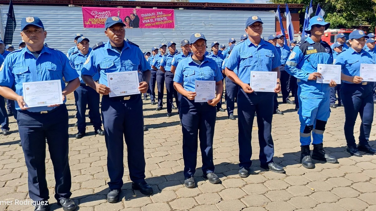 Clausuran curso de uso y mantenimiento de equipos de respiración autocontenido para bomberos en Nicaragua