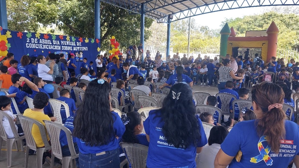 MINED celebró el Festival Azul por el autismo en la Escuela Melania Morales