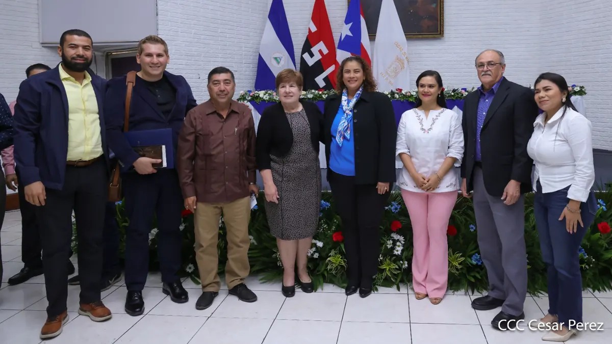 Familiares del evangelista Yiye Ávila reciben distinción de Huésped Distinguido en Managua, Nicaragua