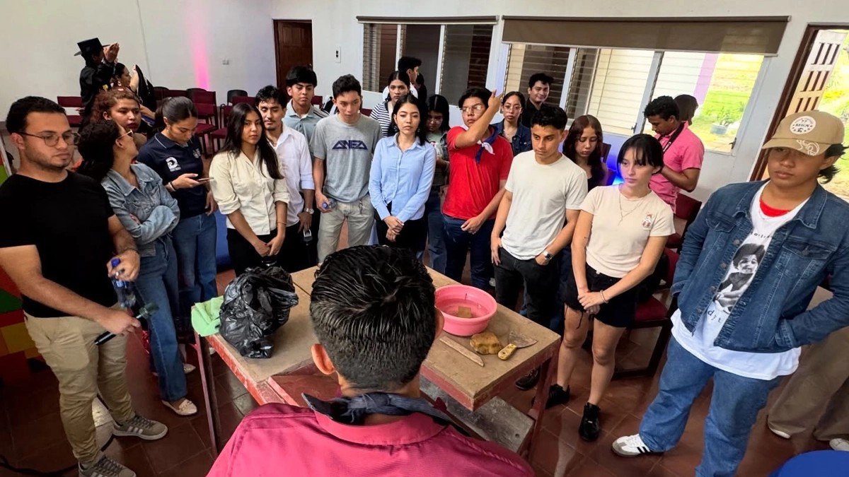Universidad de Emprendedores La Sandino fomenta identidad nacional con taller de alfarería