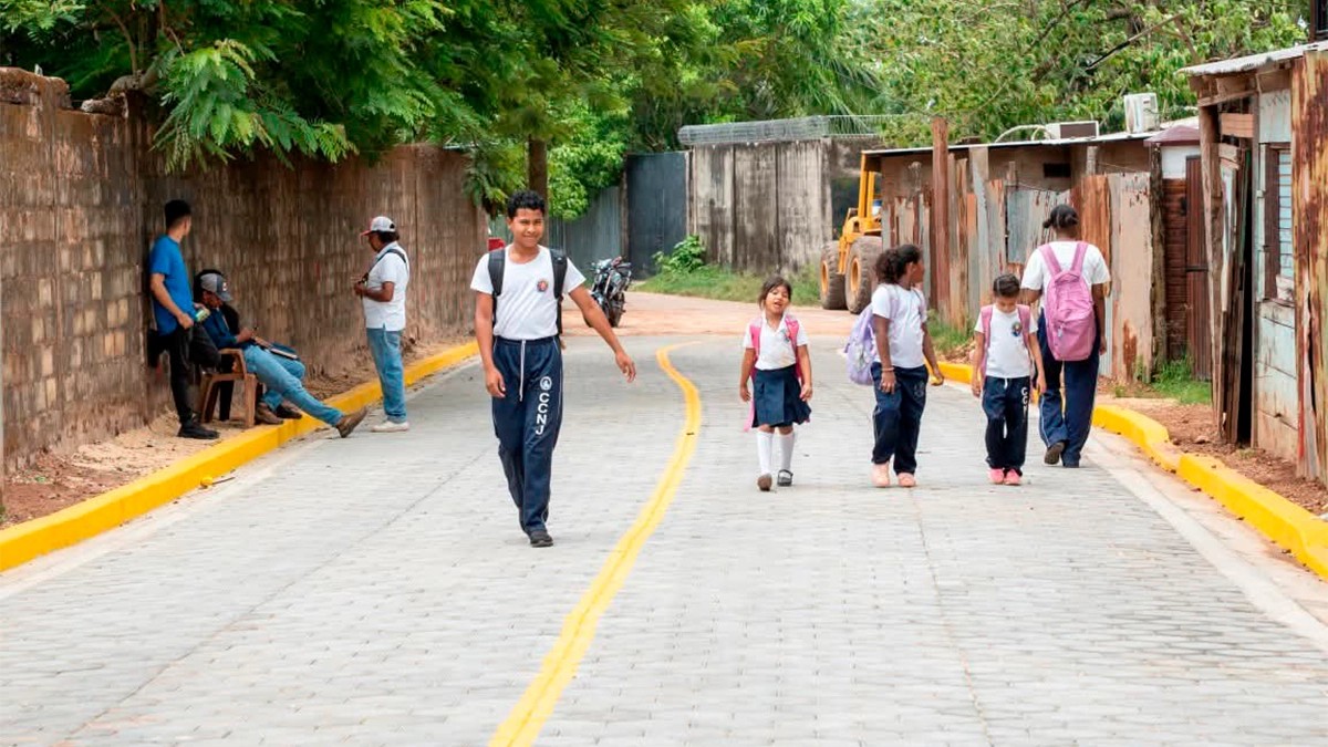 Alcaldía de Puerto Cabezas entregó calles adoquinadas en Barrio Santa Inés