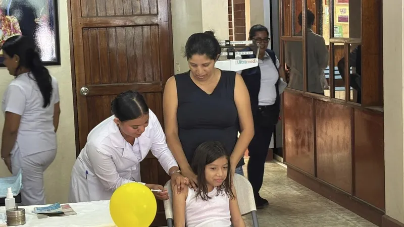 Campaña nacional de vacunación contra el VPH continúa en centros de salud de Nicaragua